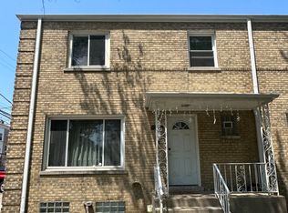 2346 W Jarvis Ave, Chicago, IL 60645