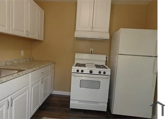 408 Palm Ave — Photo 6