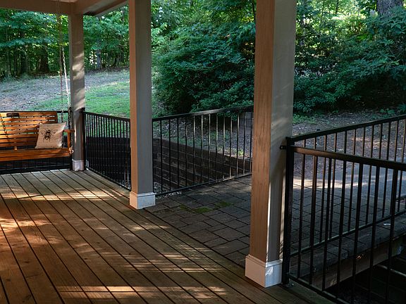 Front Porch area with Swing.