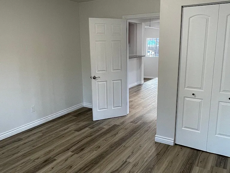 133 S Grand Ave — Photo 19