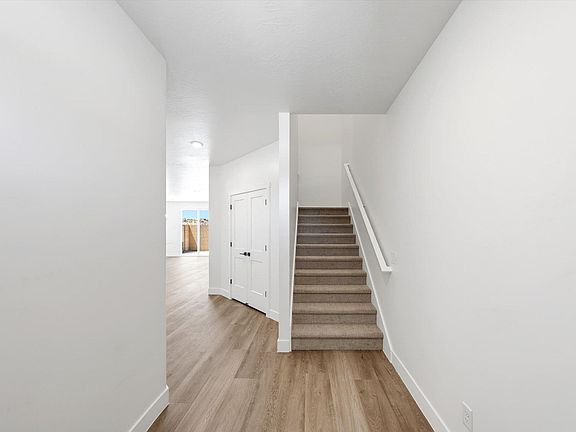 4th image of 425 N 530 W
