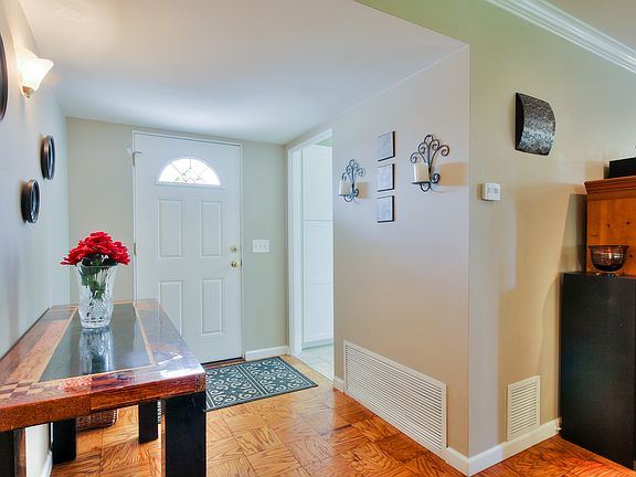 3rd image of 1318 W Lighthall St