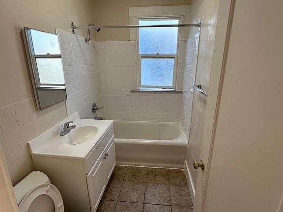 2nd image of 2090 Grove St #6