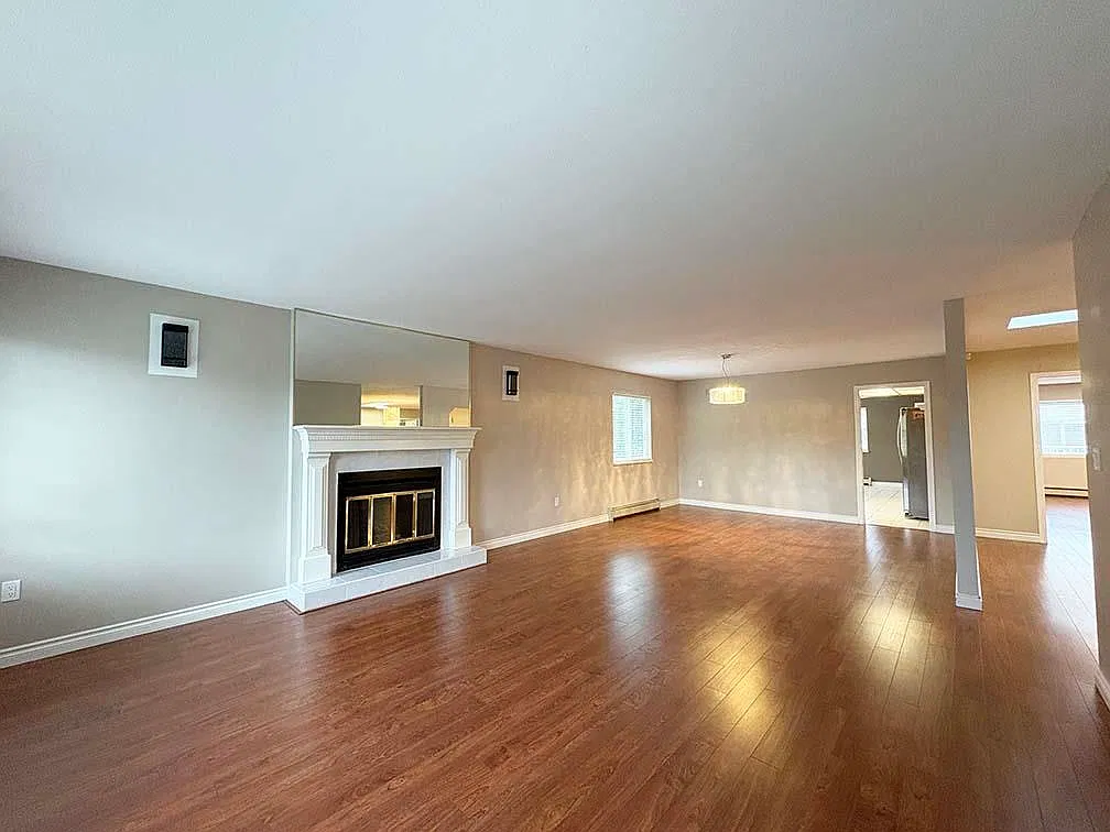 4 bed, 2370 sqft, $3,700 — Photo 2