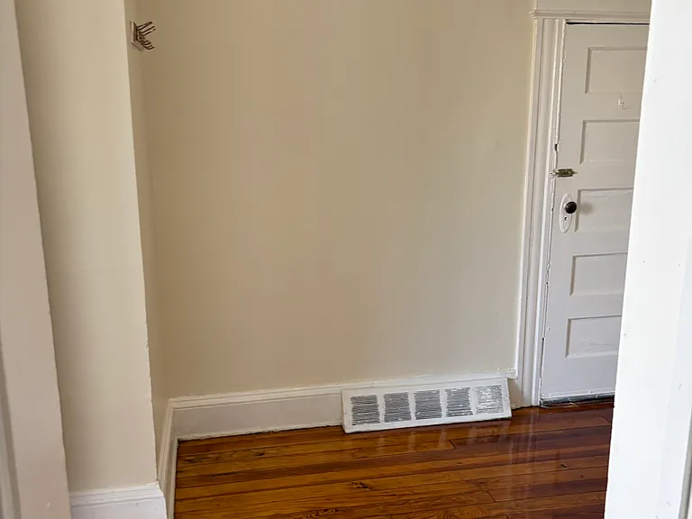 127-129 Read St #1 — Photo 8