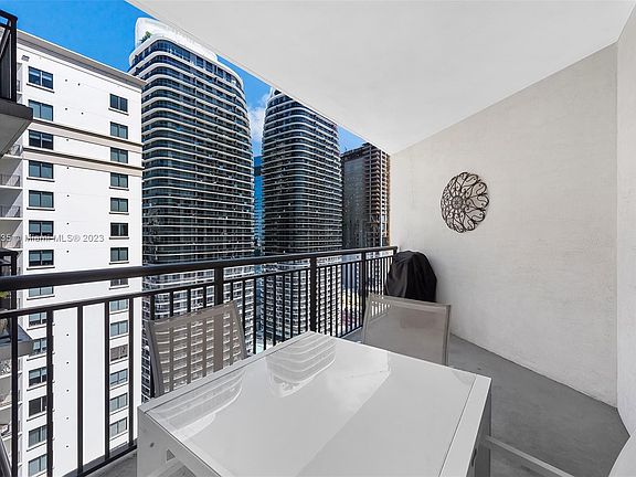 2nd image of 999 SW 1st Ave APT 3001