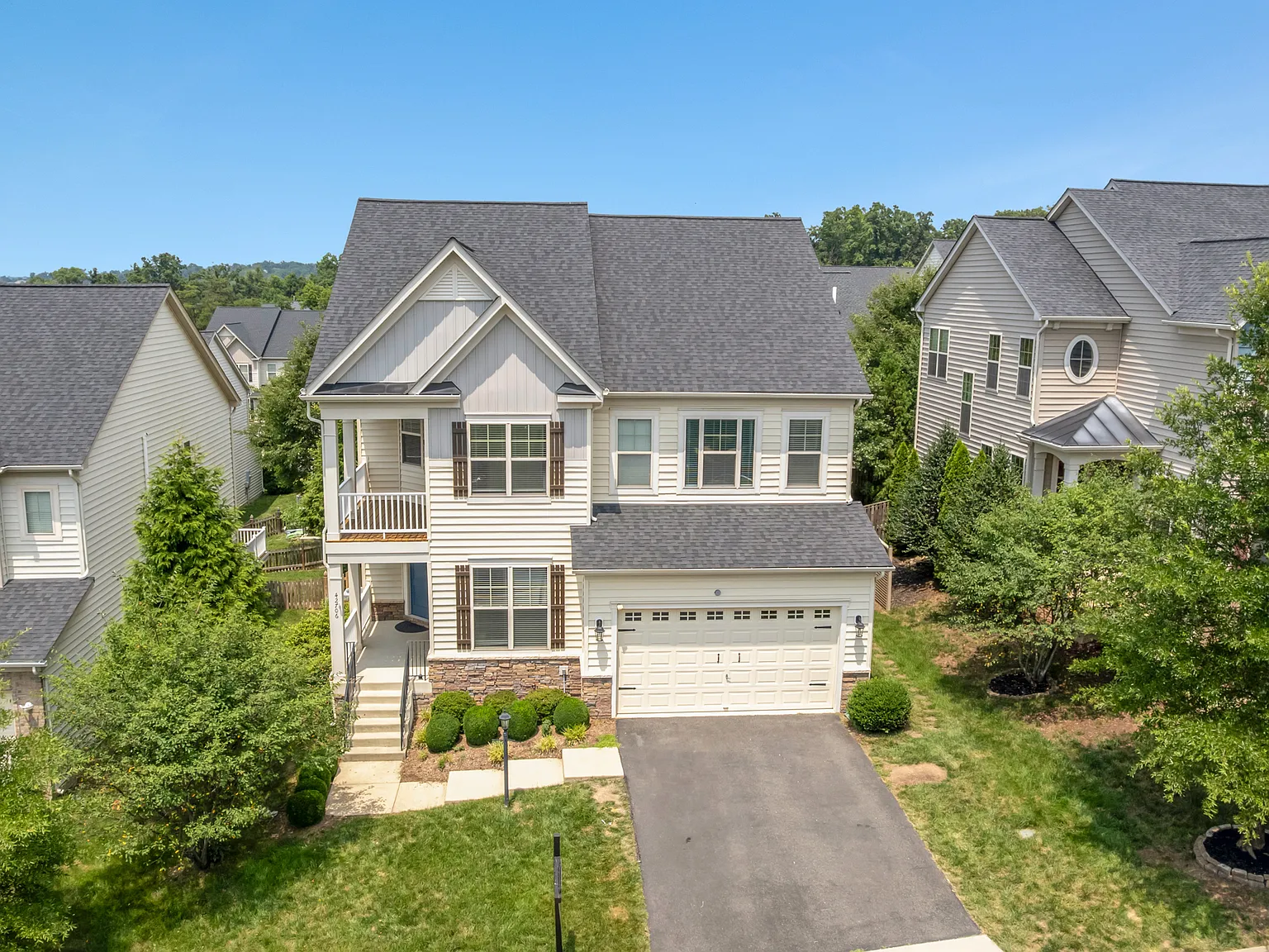 5 bed, 4165 sqft, $4,900 — Photo 3