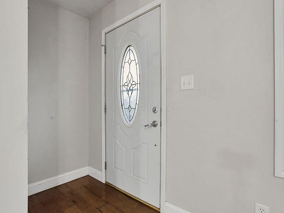 4th image of 2062 W 6th Ave