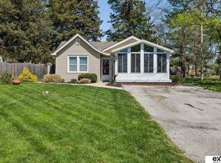 8830 Lake St, Omaha, NE 68134
