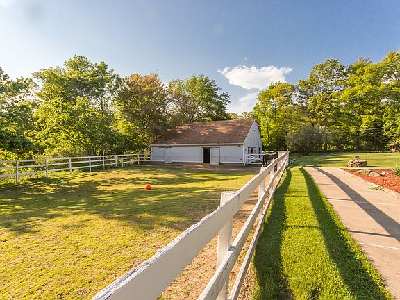 3rd image of 531 Newburyport Tpke