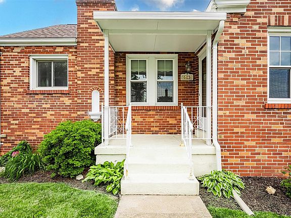 4th image of 9426 Alpine Dr