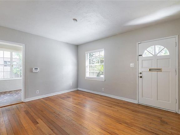 4th image of 330 Columbia Dr