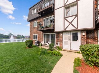 9461 Bay Colony Dr APT 1S, Des Plaines, IL 60016