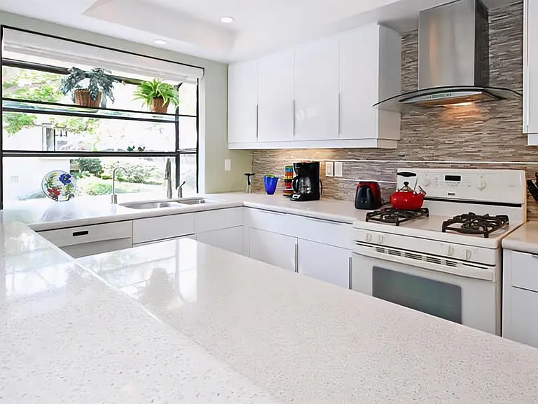 4531 Chateau Dr — Photo 14