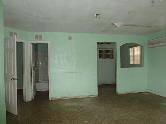 2nd image of 4546 Carver St