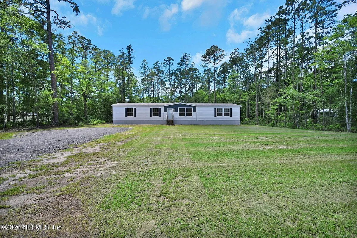 5 bed, 3.0 bath, 2052 sqft, $2,500 — Photo 1
