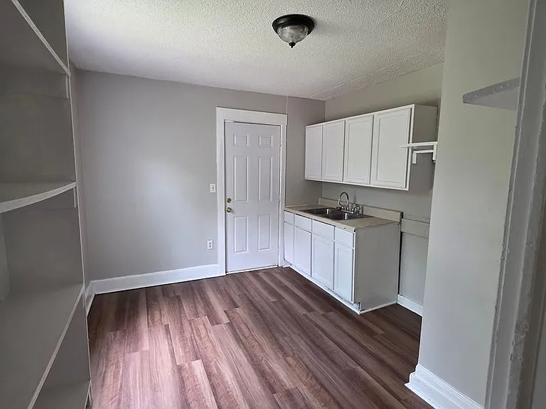 1407 Jerome Dr — Photo 2