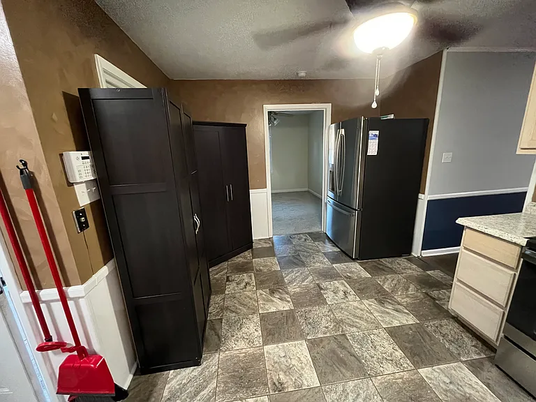 1208 Wentworth Pl — Photo 6
