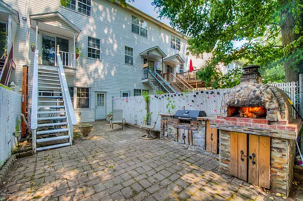 Sold by REMAX Elite | media 19