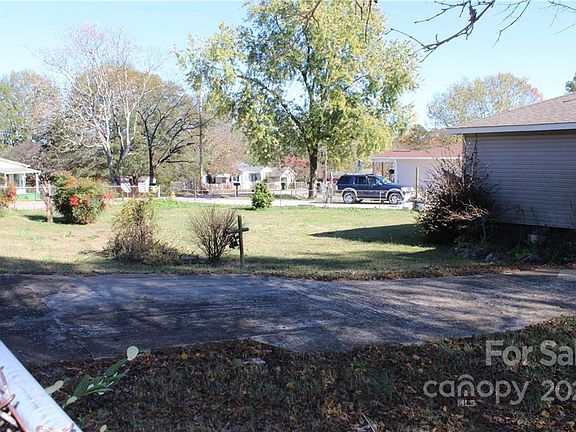 5th image of 208 Stowe Acres