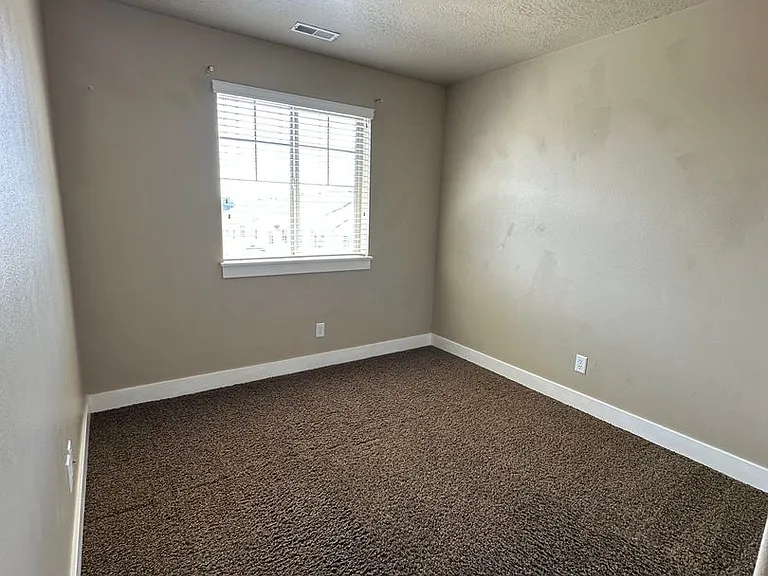 1003 N Independence Ave — Photo 6