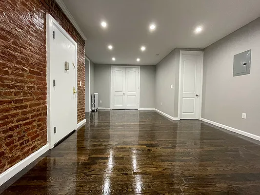 Rented by Bruma Realty LLC | media 16