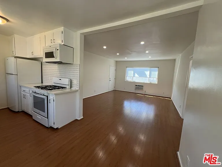2210 S Sycamore Ave #3 — Photo 7