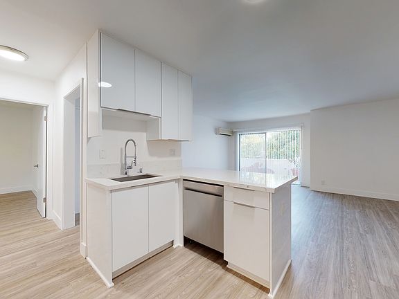 4th image of 400 N Los Robles Ave APT 1