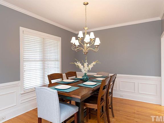 4th image of 408 Broadmoor Way