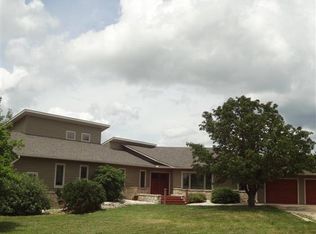 5635 Pheasant Ridge Rd, Manhattan, KS 66502