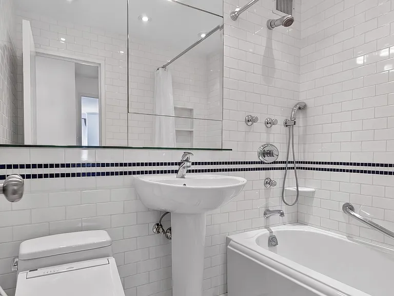 203 E 72nd St #19C — Photo 17