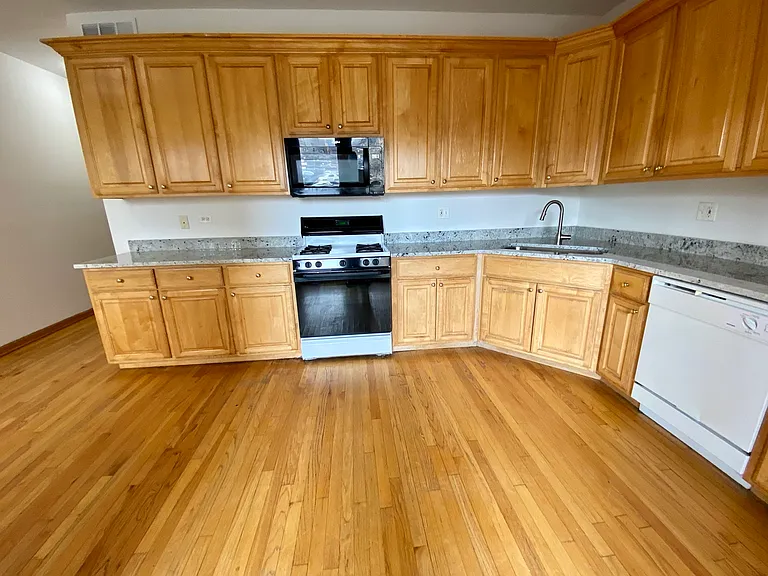 4233 N Kenmore Ave #2N — Photo 4