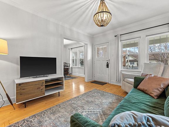 3rd image of 2005 East Beverly ROAD