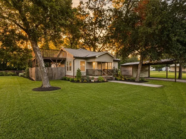 121 Mabry St, New Waverly, TX 77358