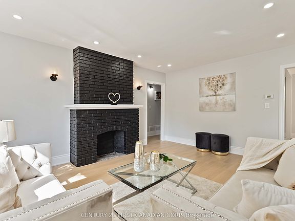 4th image of 122 Windsor Cres