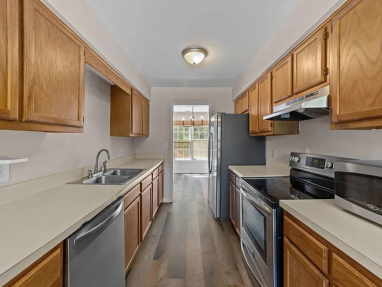 102 Shady Spring Pl — Photo 4