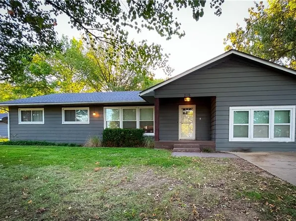 215 N 5th St, Mound City, KS 66056