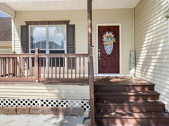 3rd image of 212 Madewood Dr