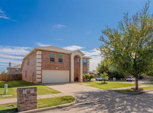 801 Lazy Bayou Rd, Arlington, TX 76002