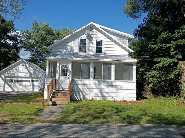 13 5th Avenue, Mechanic Falls, ME 04256