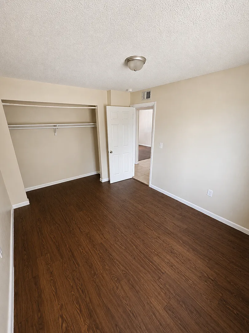 927 N. Iowa B - 15 — Photo 4