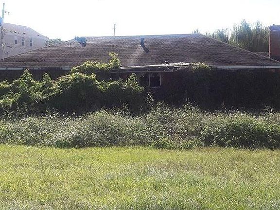 3rd image of 6526 Baccich St