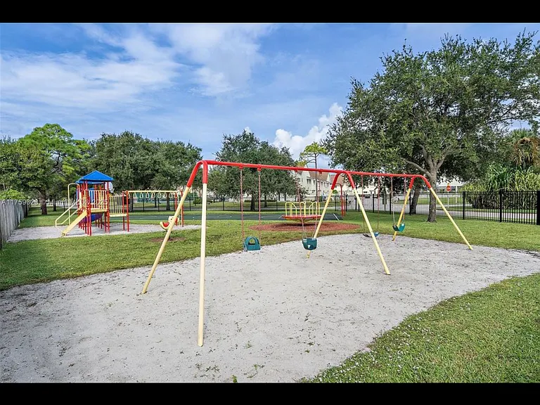 6351 Riverwalk Ln #4 — Photo 39