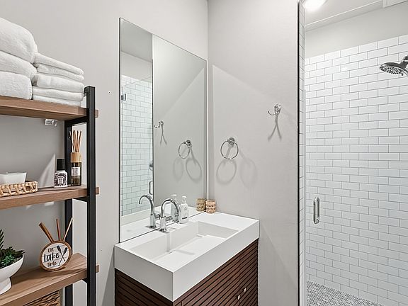 4th image of 3412 Scenic Point Rd #100