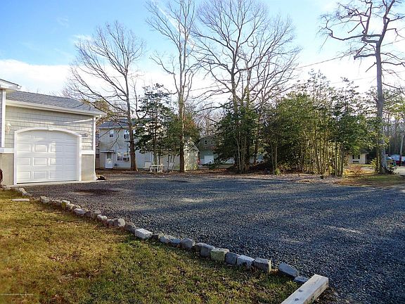 3rd image of 717 Capstan Dr