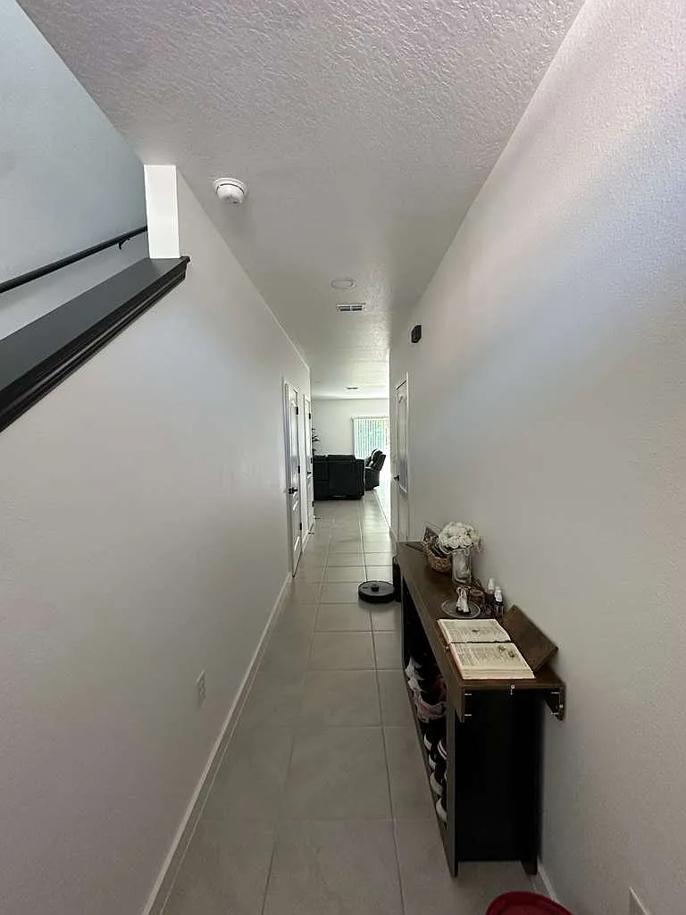 3 bed, 1872 sqft, $2,000 — Photo 2