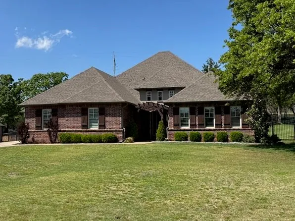 6402 Kenslow Dr, Stillwater, OK 74074