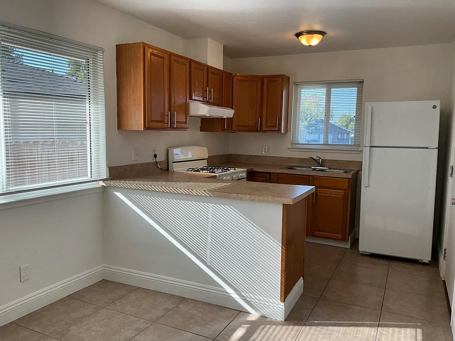 2 bed, 1000 sqft, $1,750 — Photo 4