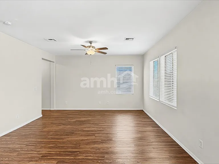 902 E Autumn Harvest Pl — Photo 6
