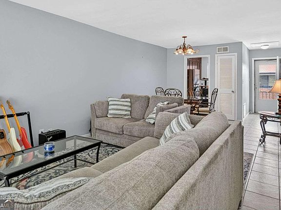 5th image of 2551 Bradford Sq NE